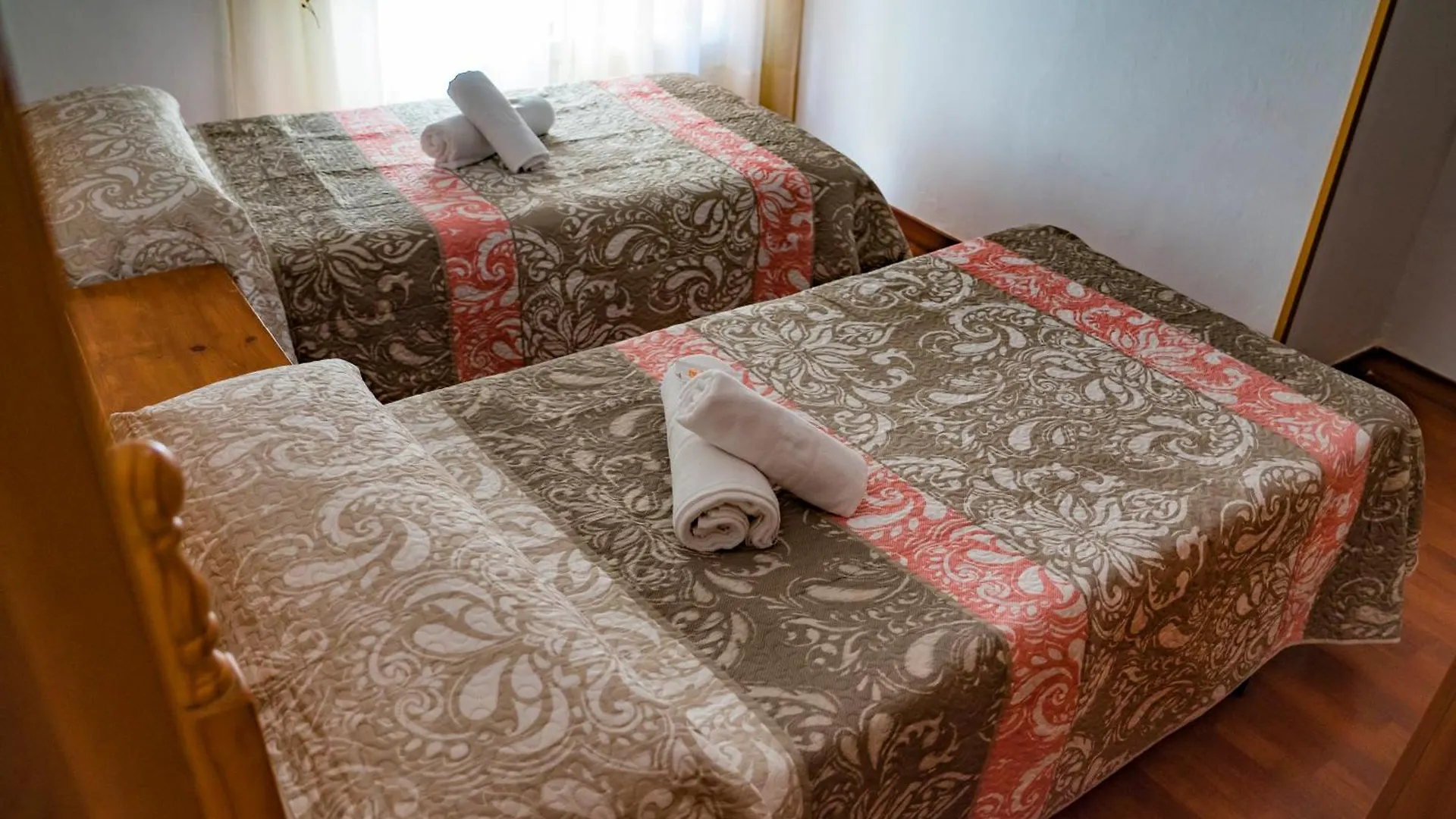 Hostal Cache Baza 0*,  Spain
