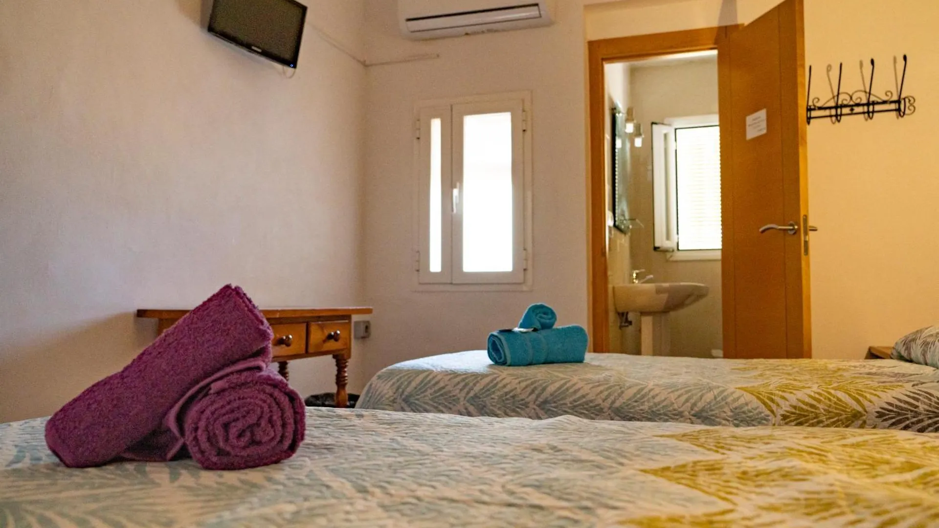 Hostal Cache Baza 0*,